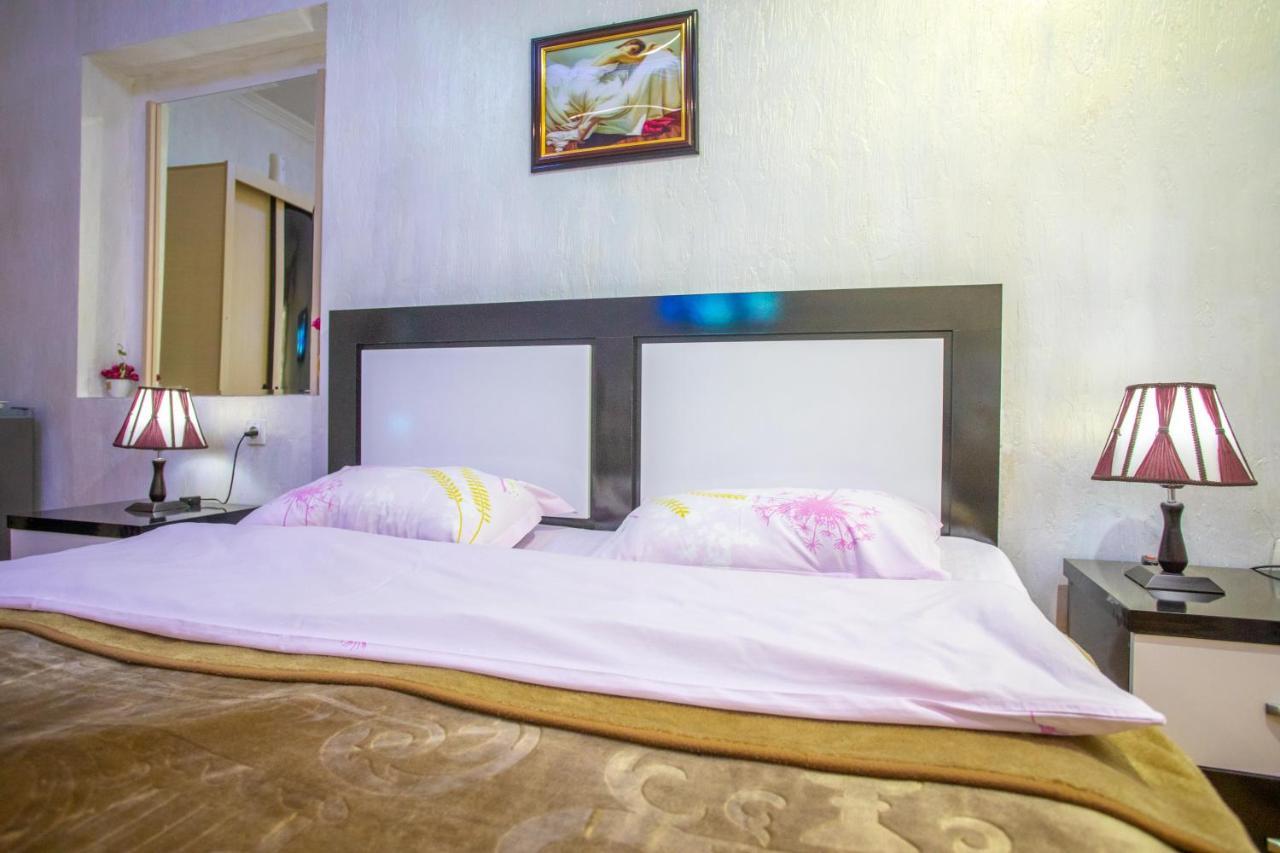 Hotel Mkudro Koutaïssi Extérieur photo
